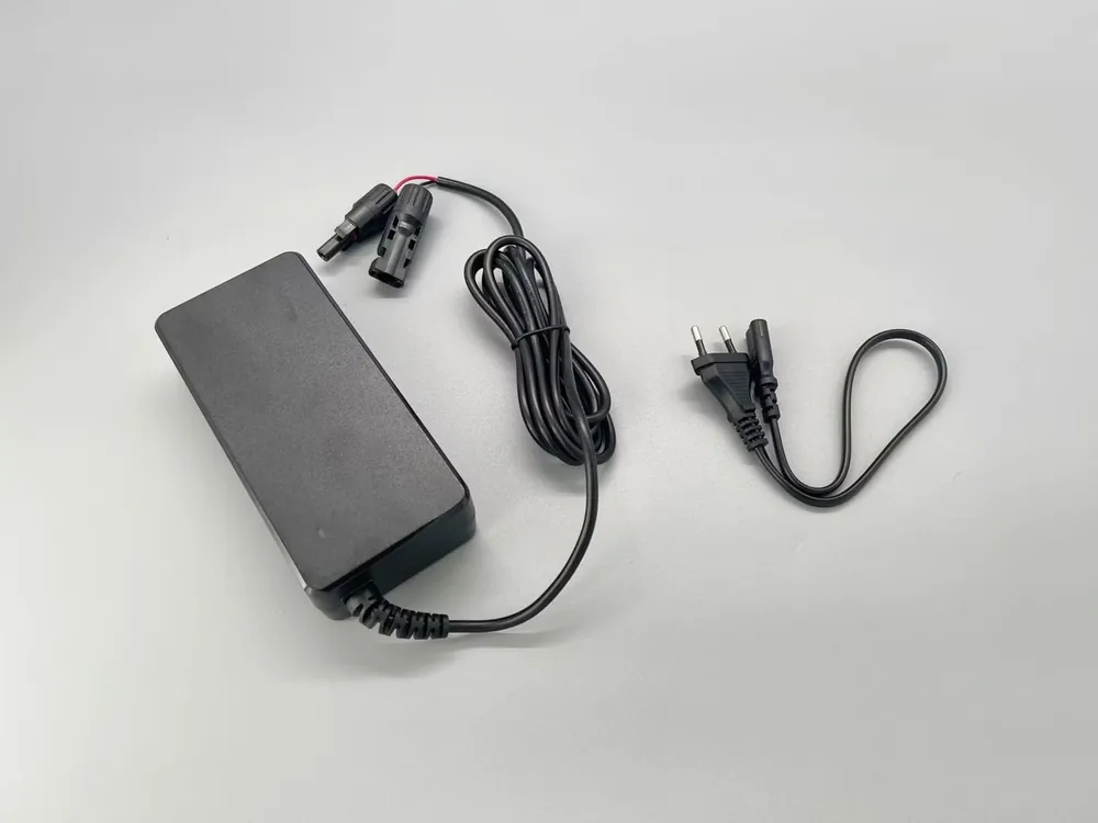 150/300 W Adapter zur Verbindung von Balkonkraftwerk & Speicher Finale Aktion